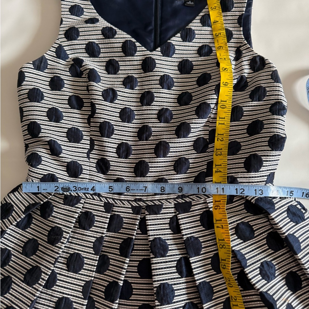 Tahari by Arthur Levine Navy Polka Dot Sleeveless a-line Dress in size 4 - Picture 11 of 13